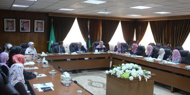 مبادرة صديقات الشريعة من الجامعة الأردنية تزور المجمع