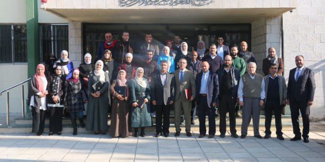 المجمع يكرم الموظف المثالي وعدداً من الموظفين المتميزين